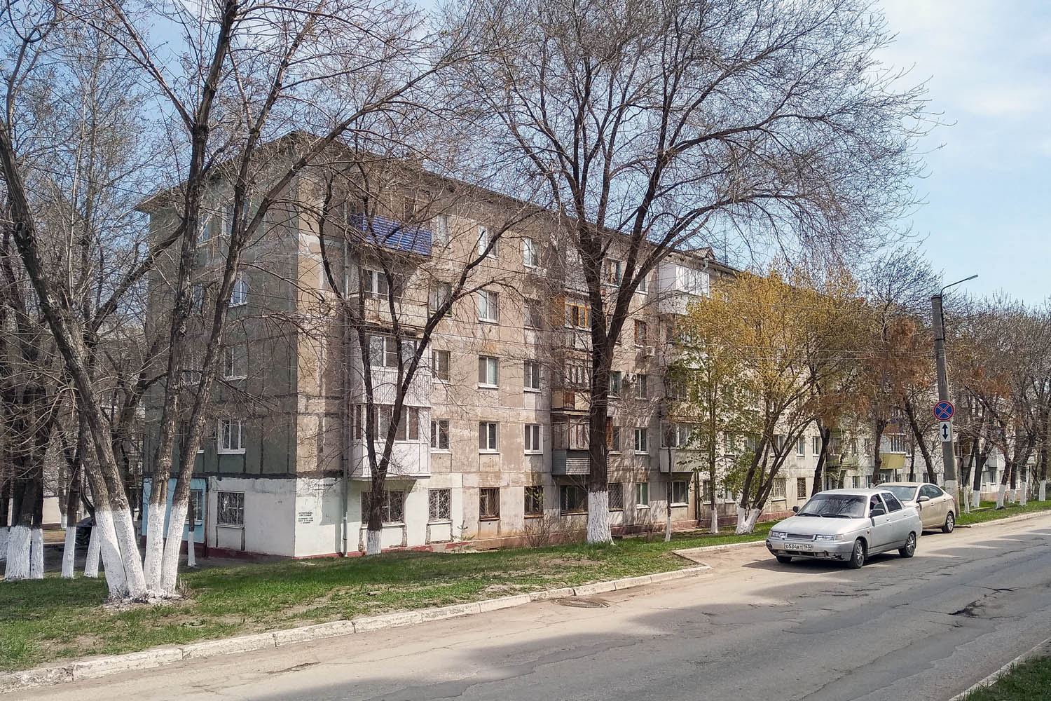 Новокуйбышевск, Улица Дзержинского, 28 / улица Зои Космодемьянской, 1