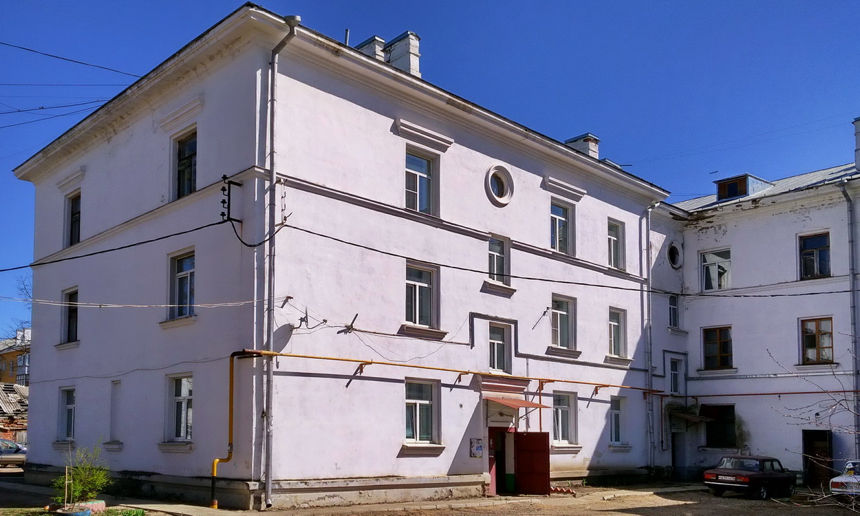 Ростов, Пролетарская улица, 33 / Улица Революции, 11