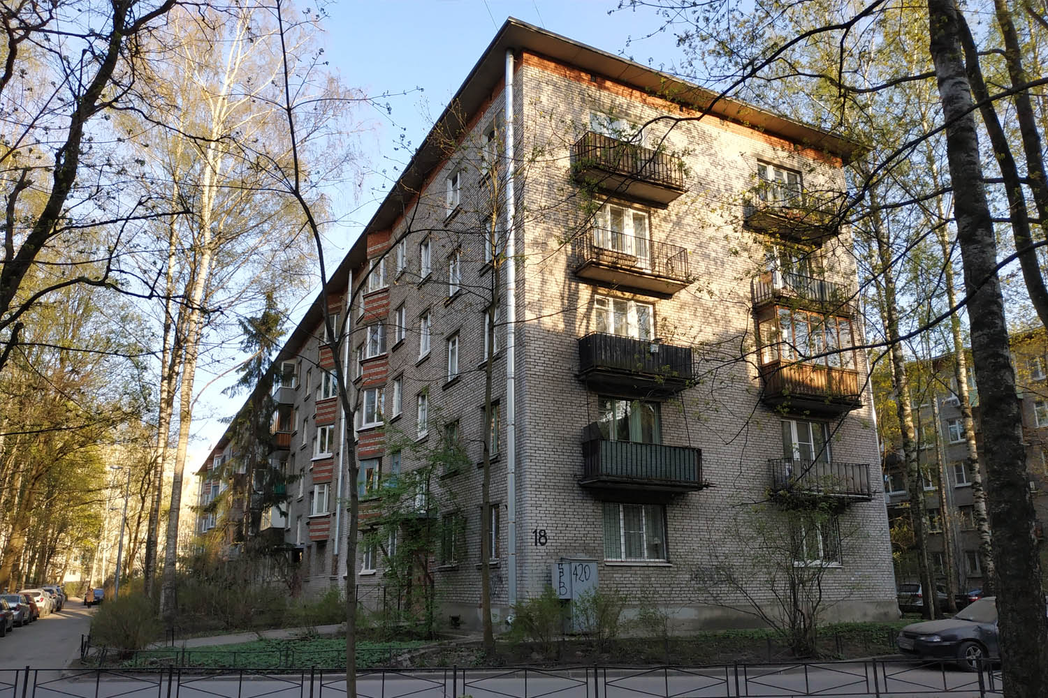 Peterburi, Улица Орбели, 18