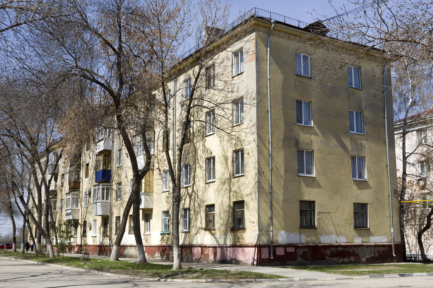Новокуйбышевск, Улица Кадомцева, 1