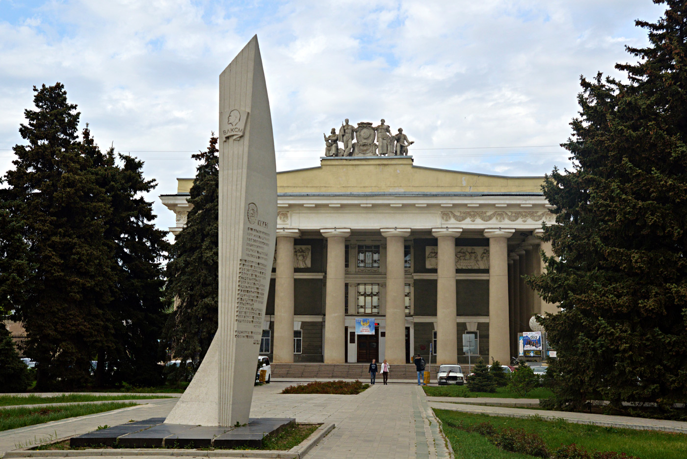 Wołżski, Комсомольская площадь, 1