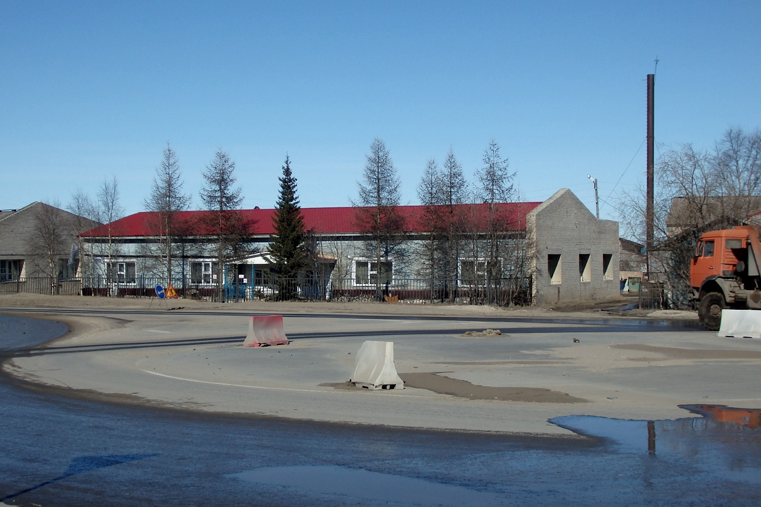 Naryan-Mar, Первомайская улица, 33