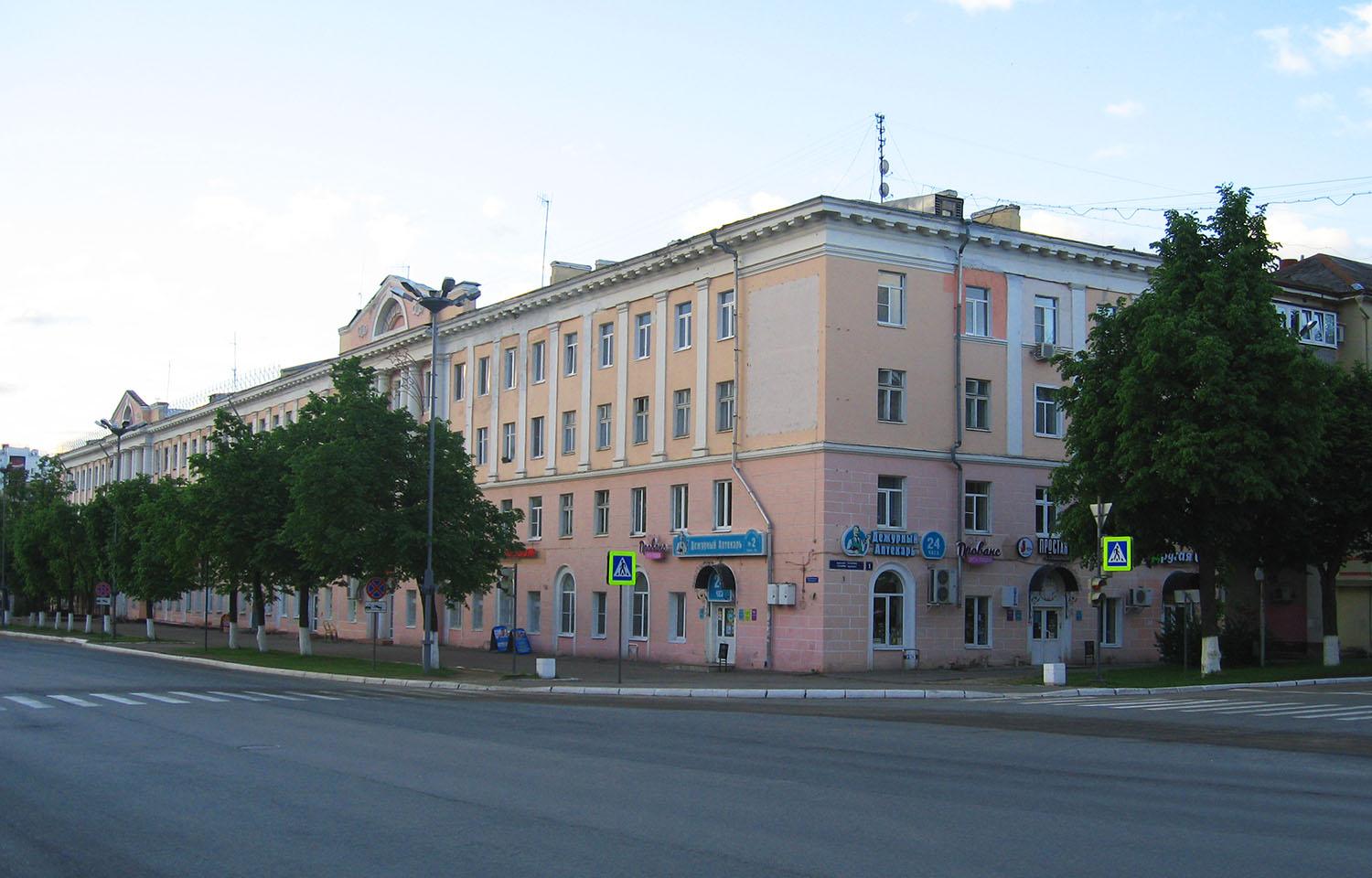 Йошкар-Ола, Ленинский проспект, 23 / Проспект Гагарина, 1