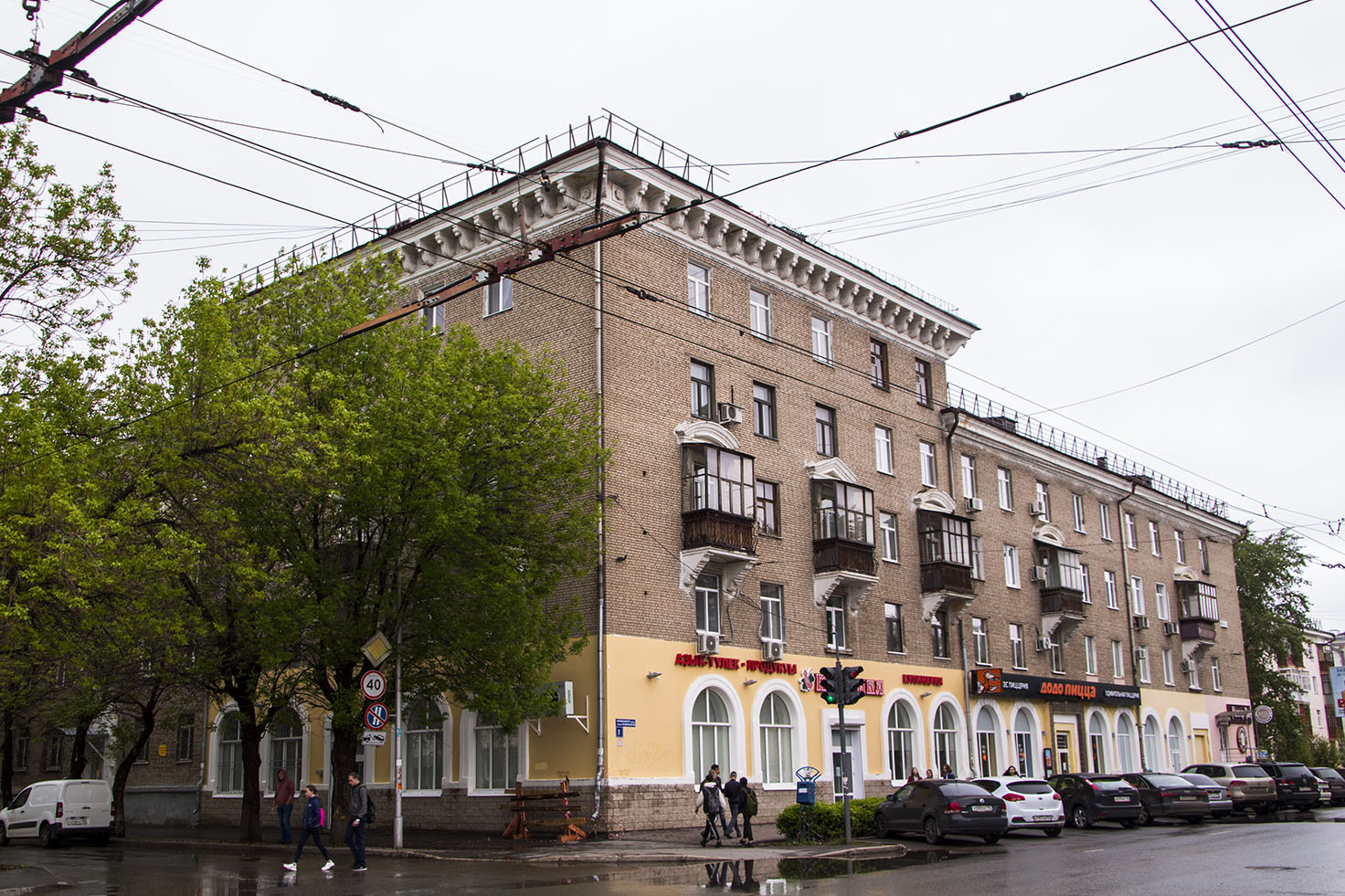 Уфа, Улица Космонавтов, 9 / Кольцевая улица, 16