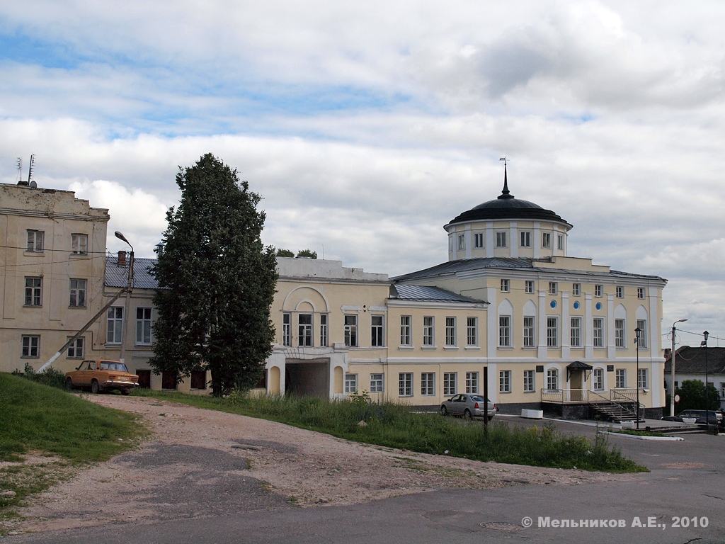 Касимов, Соборная площадь, 7/8 / Улица Воровского, 1