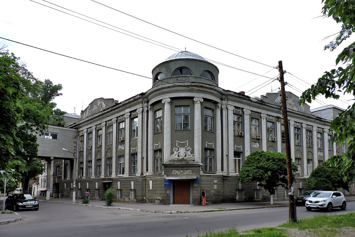 Харьков, Улица Фейербаха, 13 / Площадь Фейербаха, 5