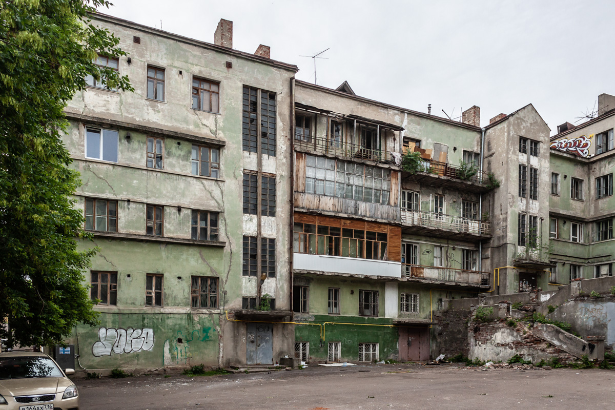 Казань, Улица Дзержинского, 18 / Улица Кави Наджми, 19