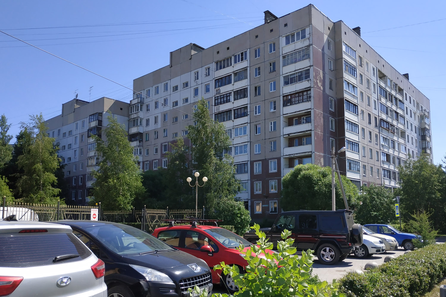 Всеволожск, Александровская улица, 90 / Улица Героев, 13