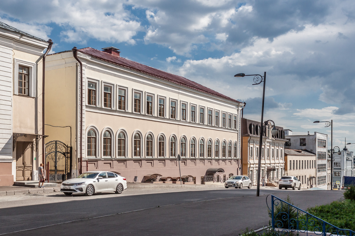 Казань, Кремлёвская улица, 4 / Улица Чернышевского, 5; Улица Чернышевского, 7