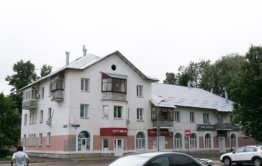 Салават, Первомайская улица, 11 / Бульвар Матросова, 9