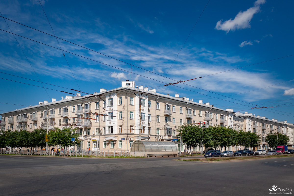 Казань, Улица Восстания, 42 / Улица Декабристов, 187