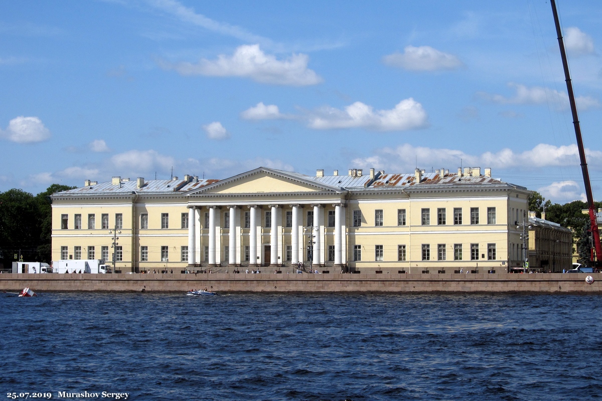 Saint Petersburg, Университетская набережная, 5