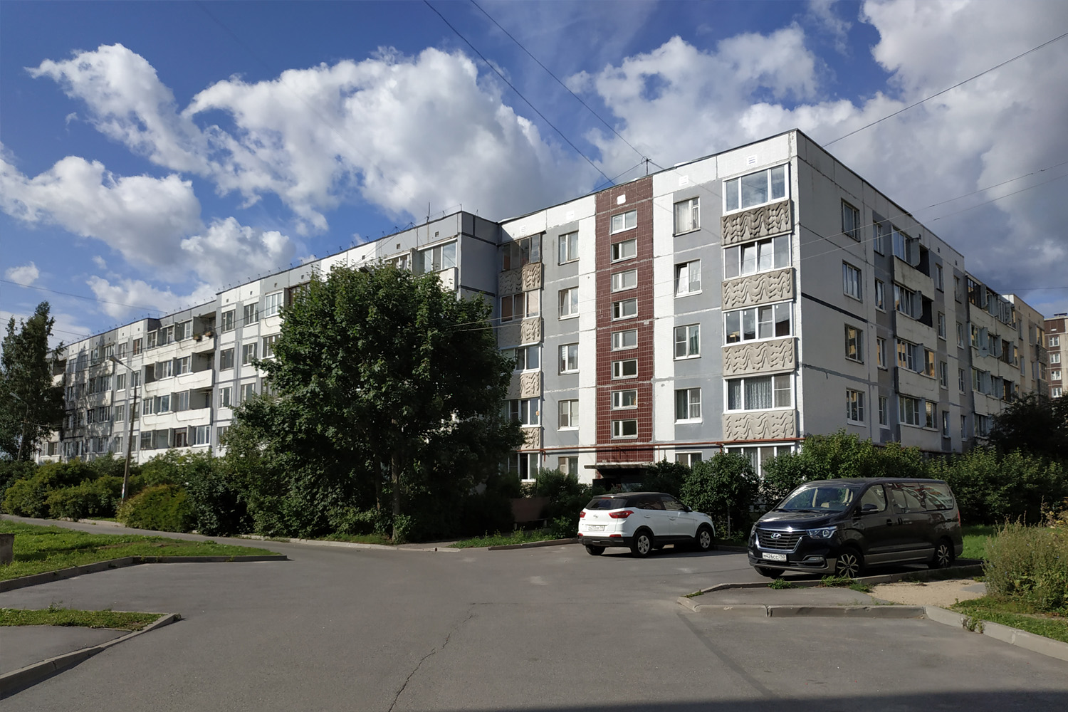 Gatchina, Улица Авиатриссы Зверевой, 18 корп. 1; Улица Авиатриссы Зверевой, 18 корп. 3 Gatchina, Улица Авиатриссы Зверевой, 18 корп. 1; Улица Авиатриссы Зверевой, 18 корп. 3