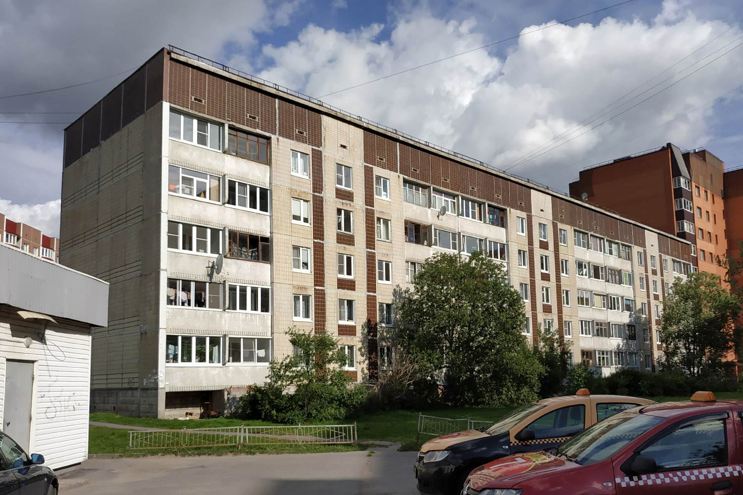 Gatchina, Улица Авиатриссы Зверевой, 7Б