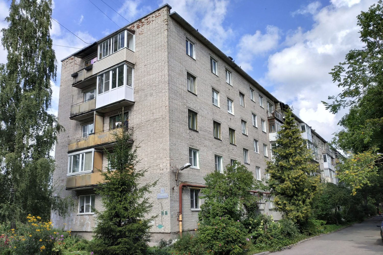 Красне Село, Улица Спирина, 18