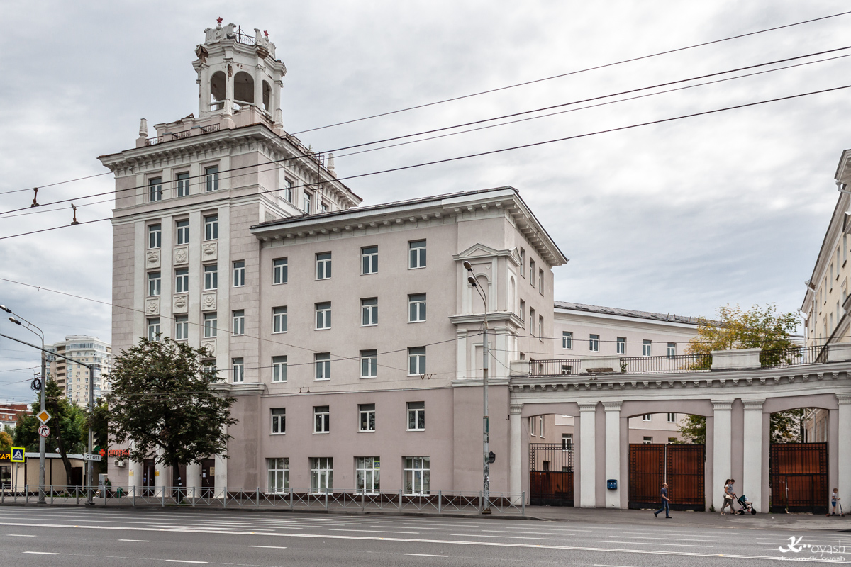 Казань, Улица Николая Ершова, 32 / Улица Абжалилова, 23