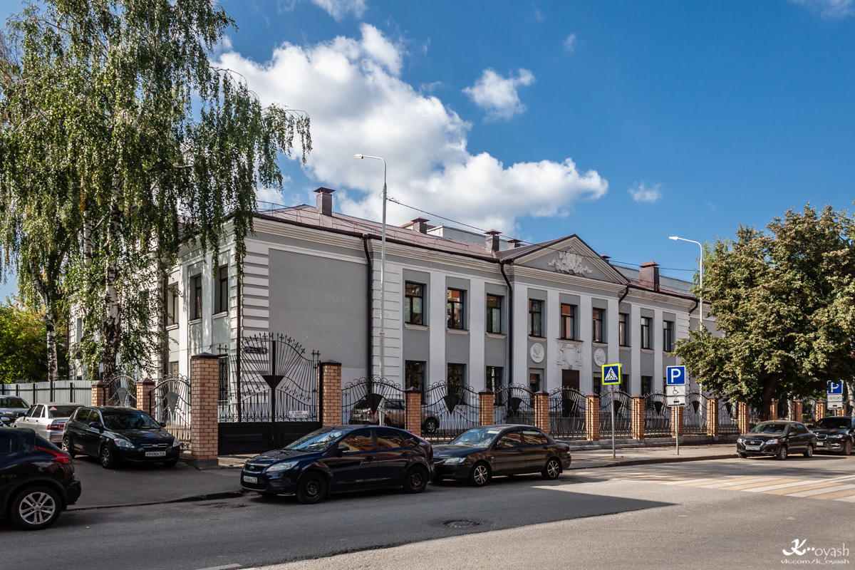 Казань, Улица Япеева, 11 (старый корпус)