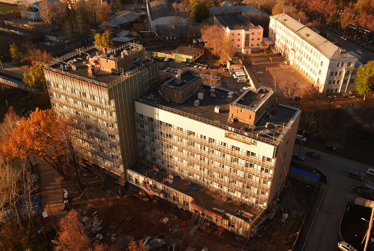 Пермь, Улица Революции, 50; Комсомольский проспект, 45