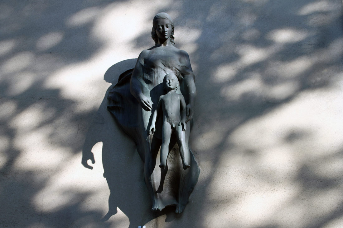 Пярну, Suur-Sepa, 14. Монументальное искусство (мозаики, росписи, барельефы, сграфито)