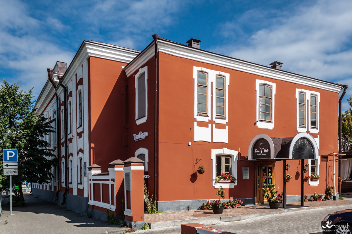 Casáin, Большая Красная улица, 20