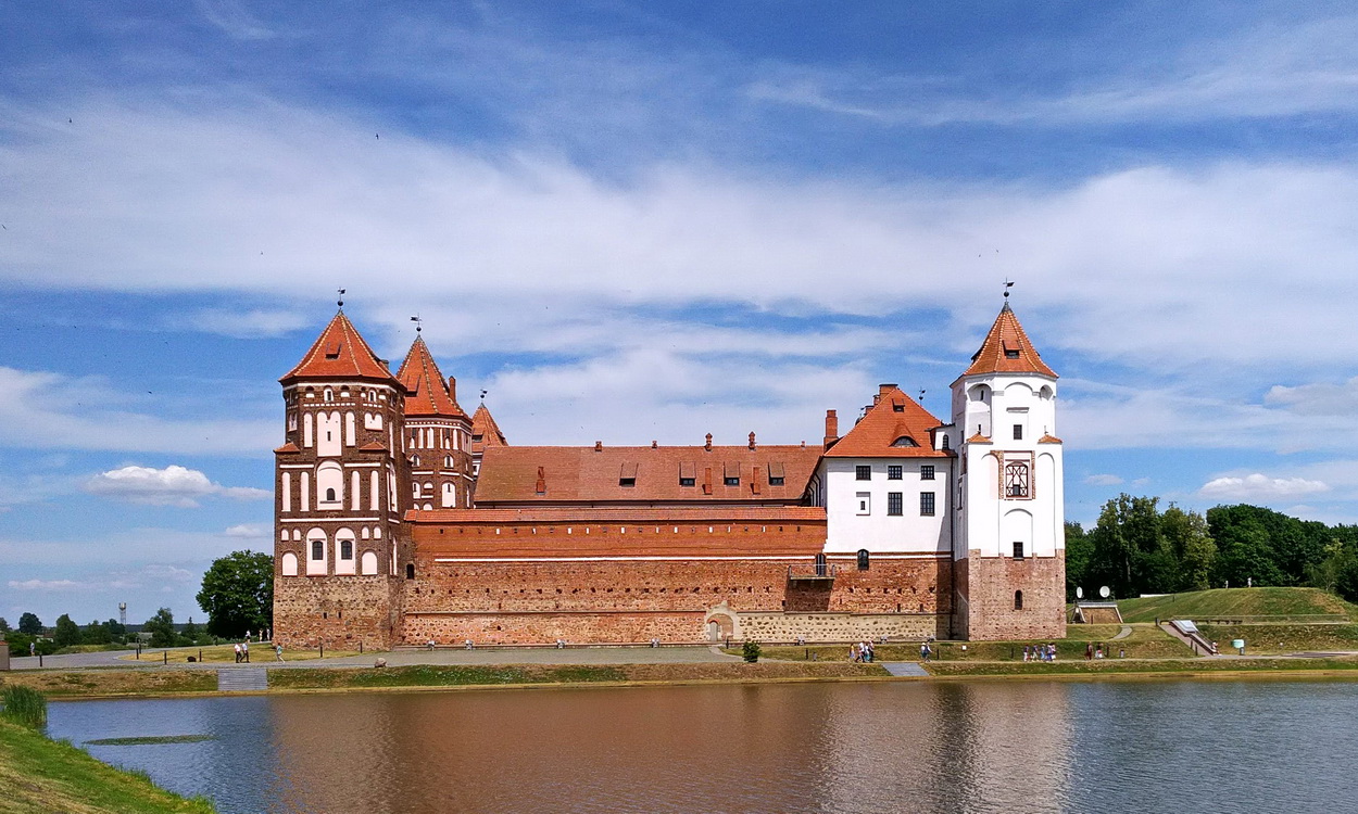 Мир, Красноармейская улица, 2