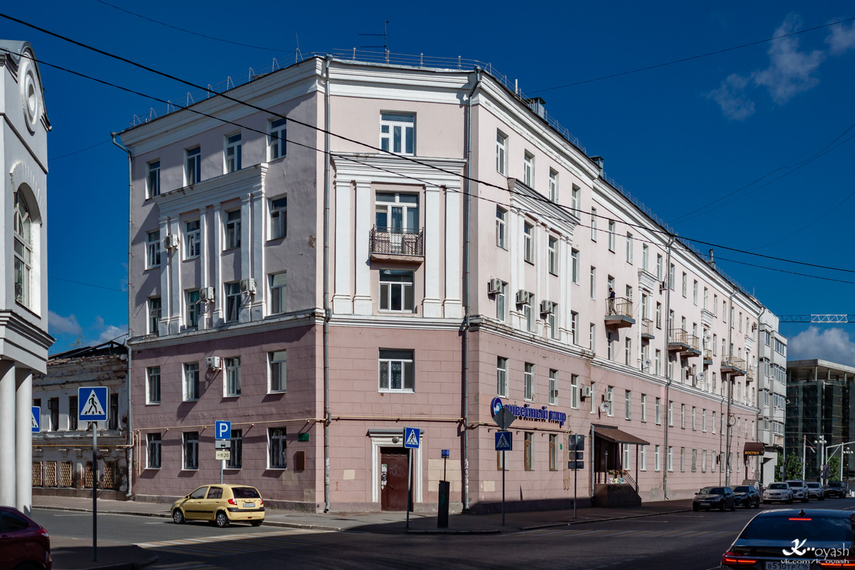 Казань, Улица Парижской Коммуны, 4 / Улица Николая Столбова, 11