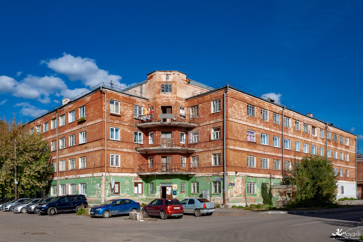 Казань, Мало-Московская улица, 30 / Адмиралтейская улица, 13