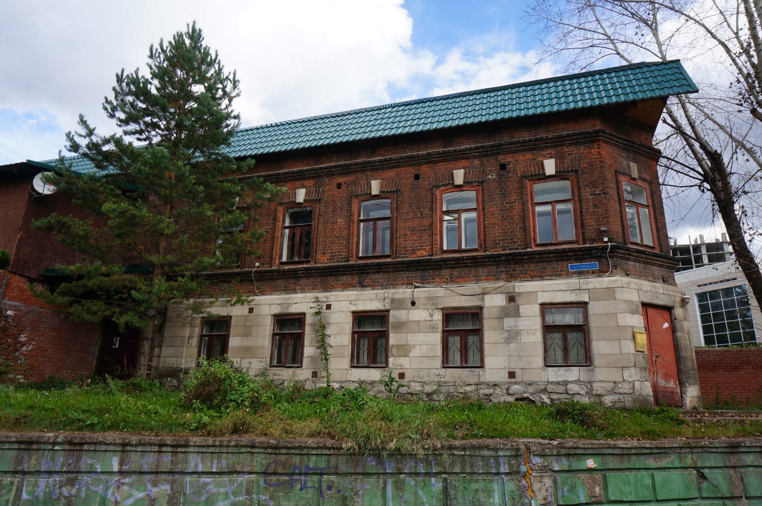 Пермь, Улица Хохрякова, 15 / Советская улица, 182