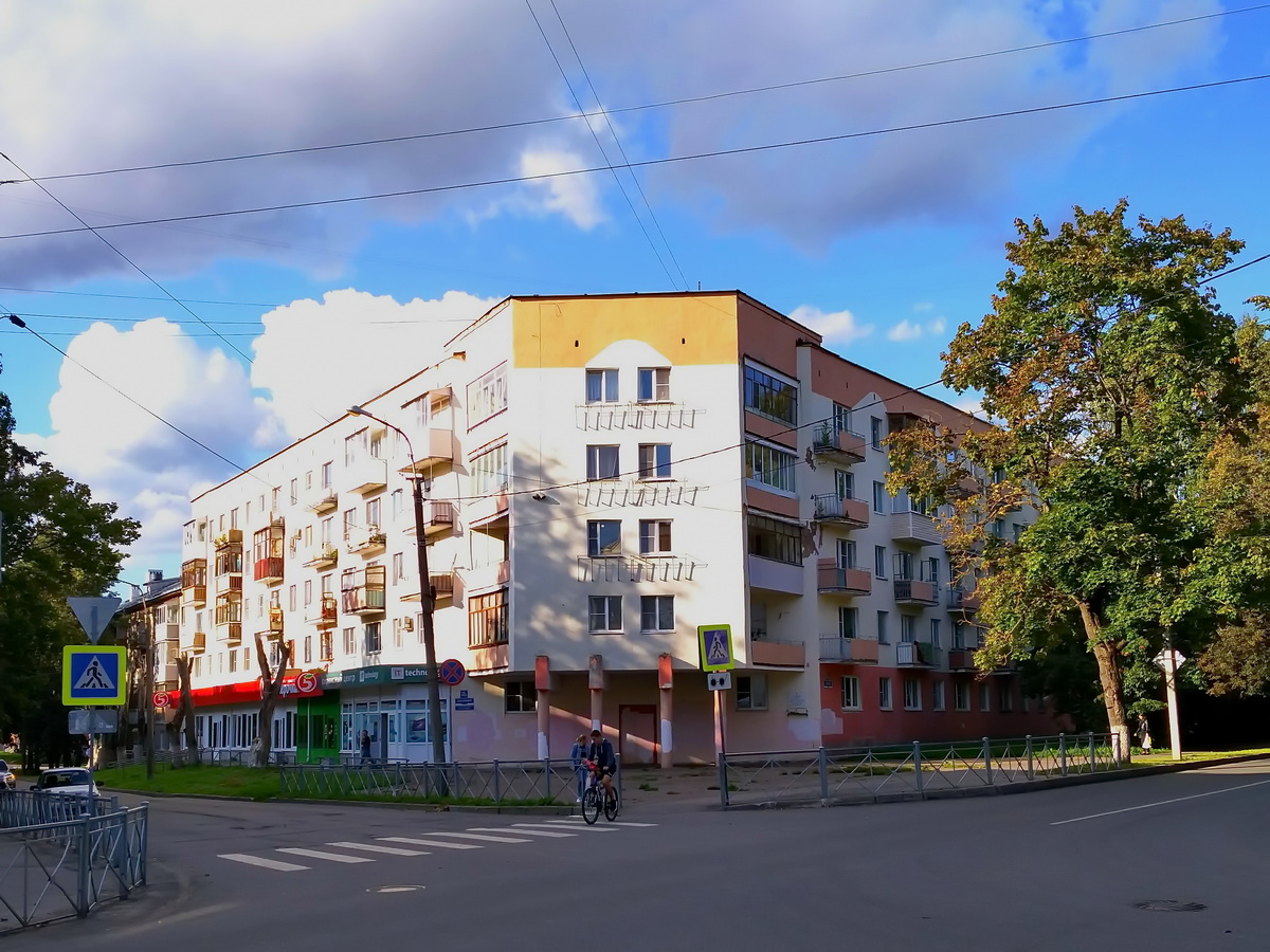 Великий Новгород, Десятинная улица, 33 / Каберова-Власьевская улица, 8