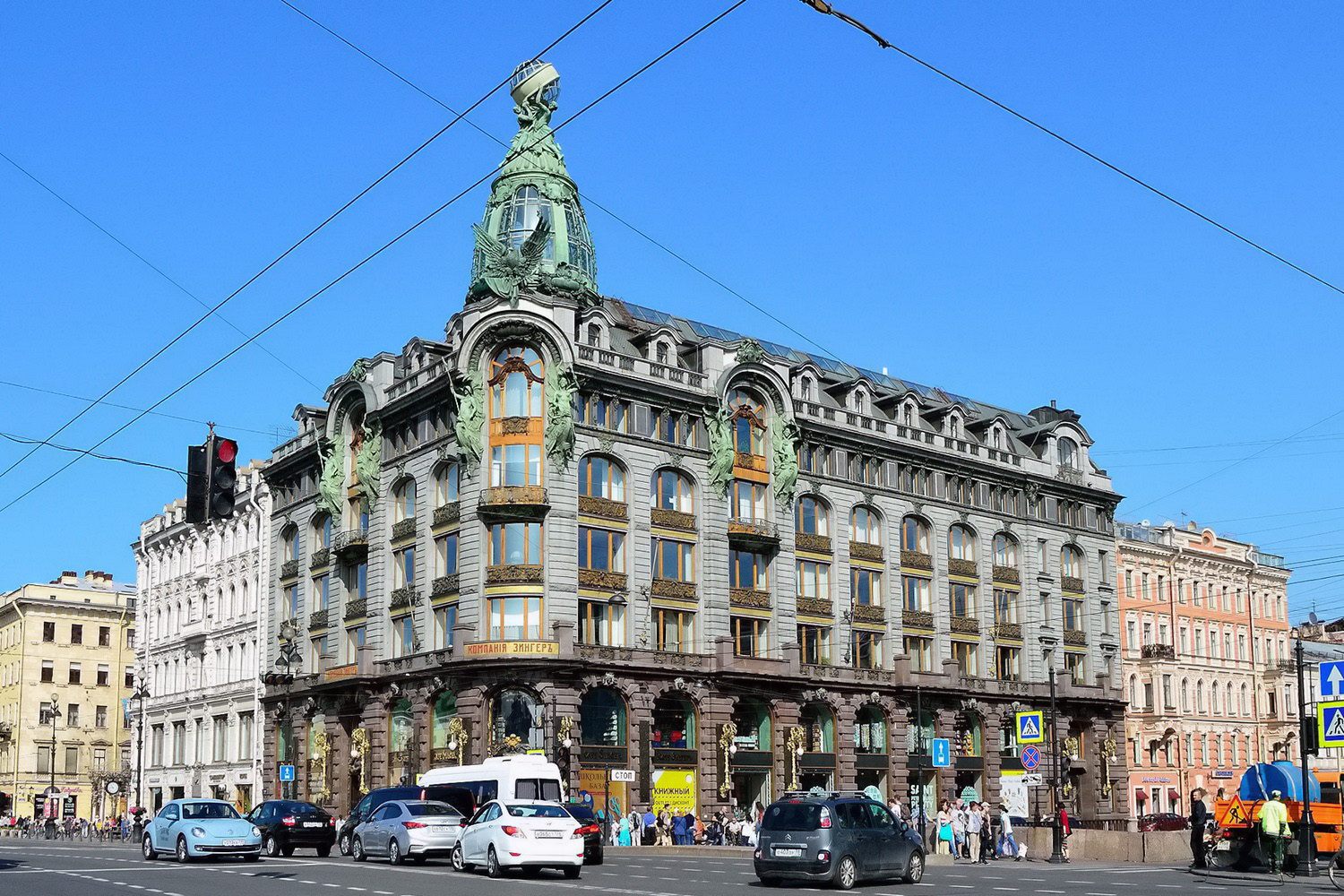 Санкт-Петербург, Невский проспект, 26 / Малая Конюшенная улица, 16; Невский проспект, 28; Набережная канала Грибоедова, 19 / Малая Конюшенная улица, 14