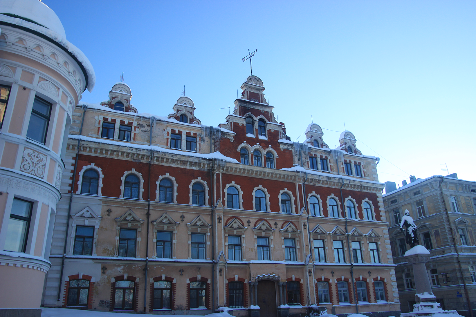 Выборг, Крепостная улица, 2; Крепостная улица, 1