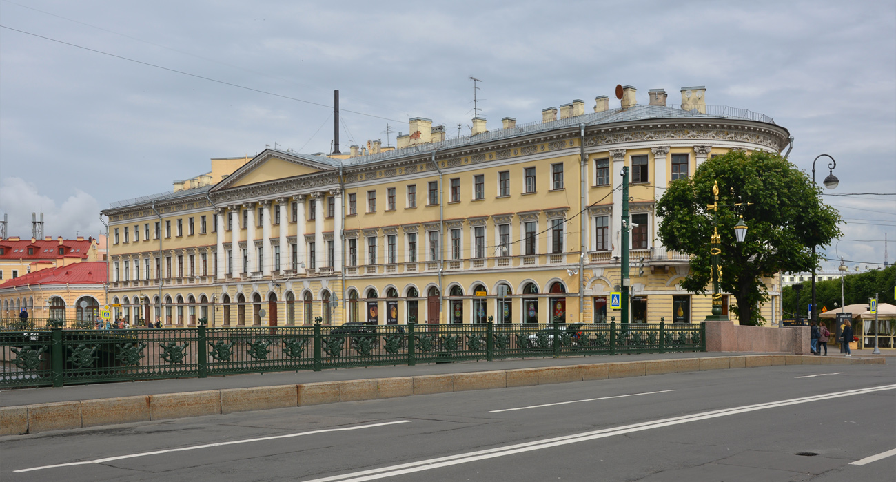 Санкт-Петербург, Набережная реки Мойки, 1 / Марсово поле, 7 / Аптекарский переулок, 8
