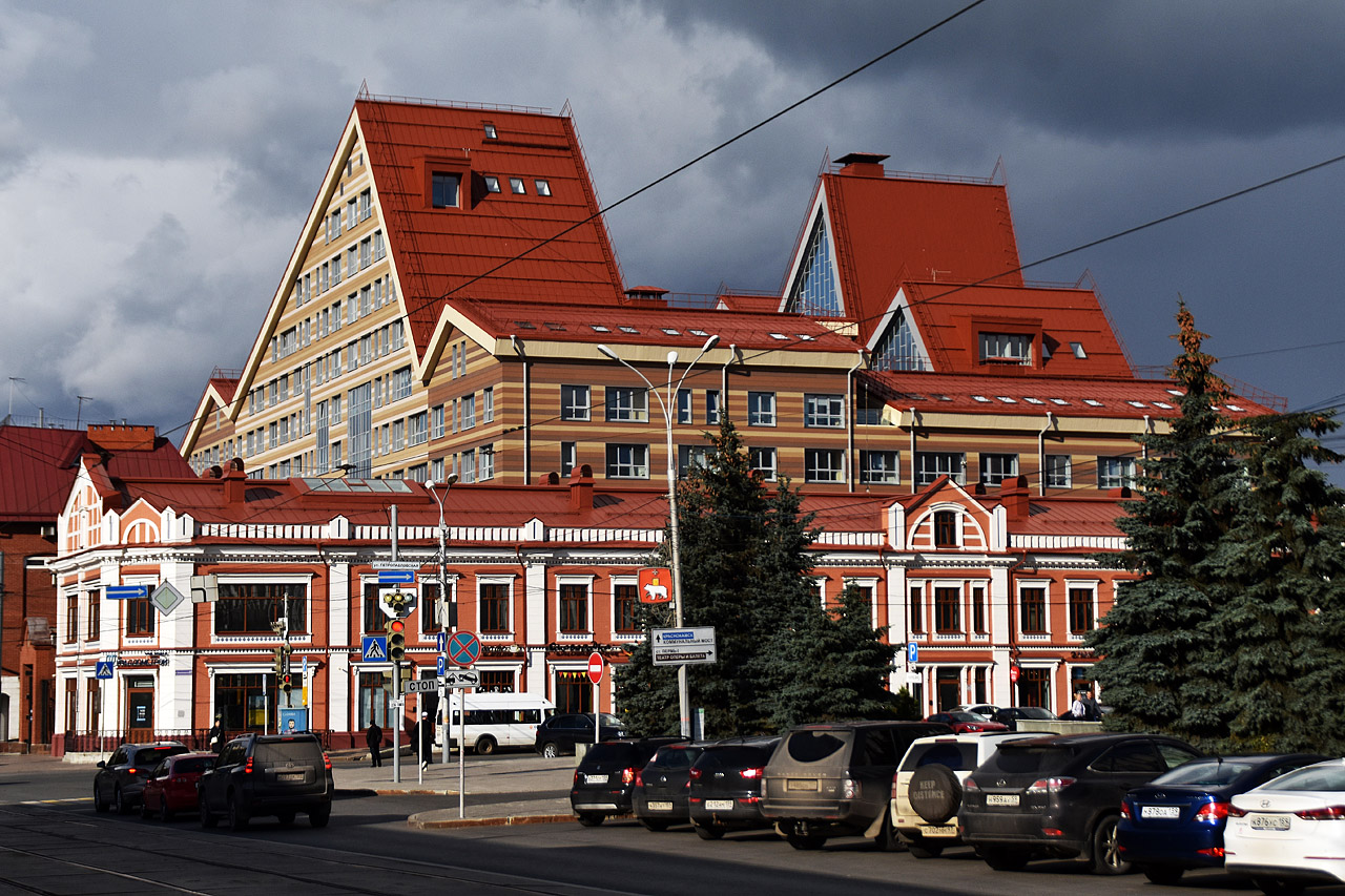 Пермь, Петропавловская улица, 57; Тополевый переулок, 5