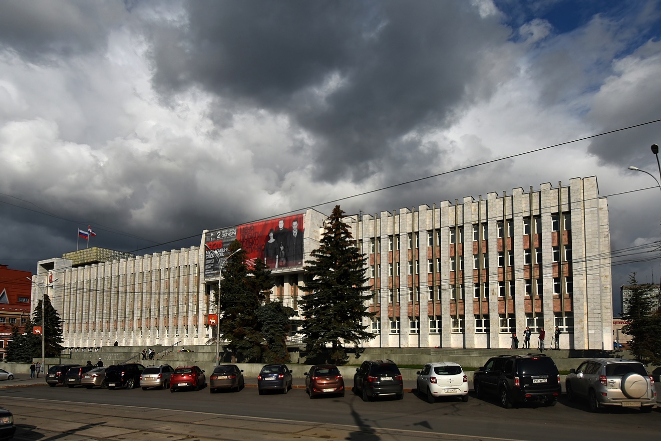 Perm, Улица Куйбышева, 14 / Петропавловская улица, 56А