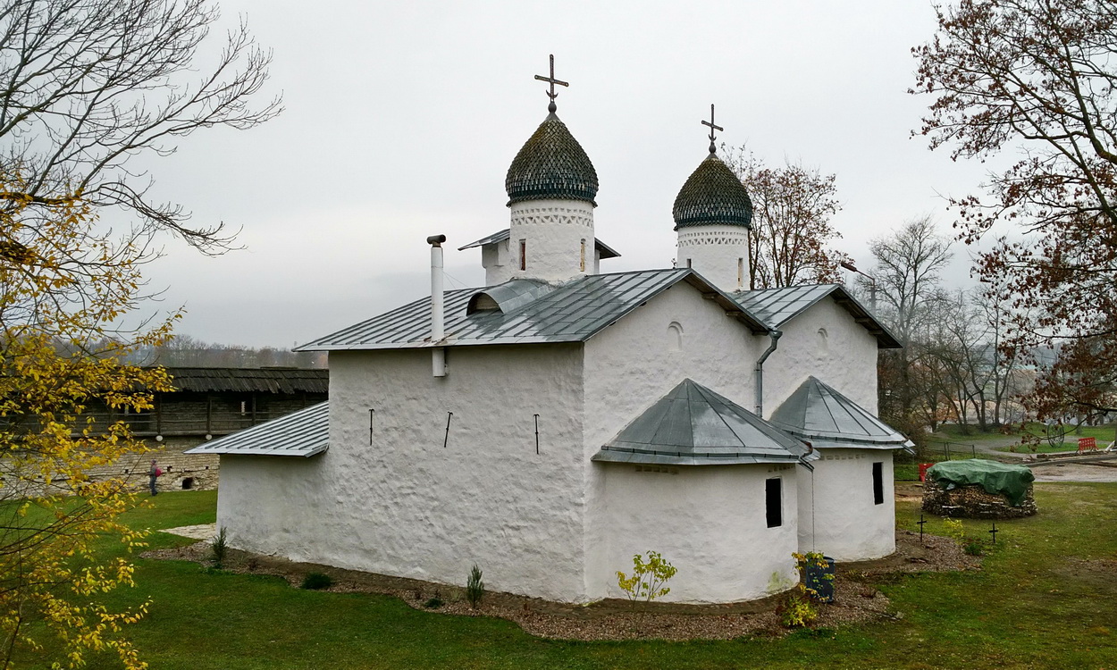 Pskov, Улица Свердлова, 1
