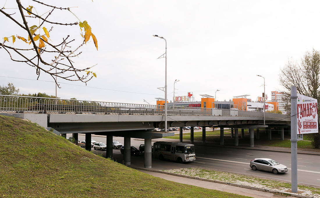 Уфа, Комсомольская улица, Комсомольский путепровод