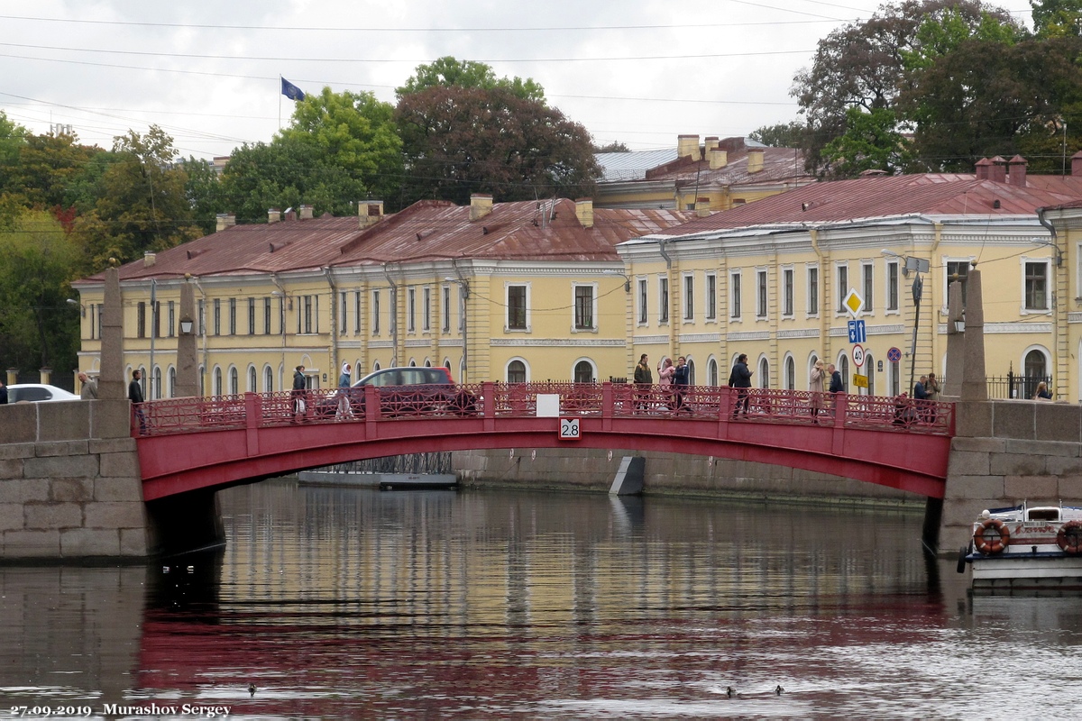 Санкт-Пецярбург, Гороховая улица, Красный мост