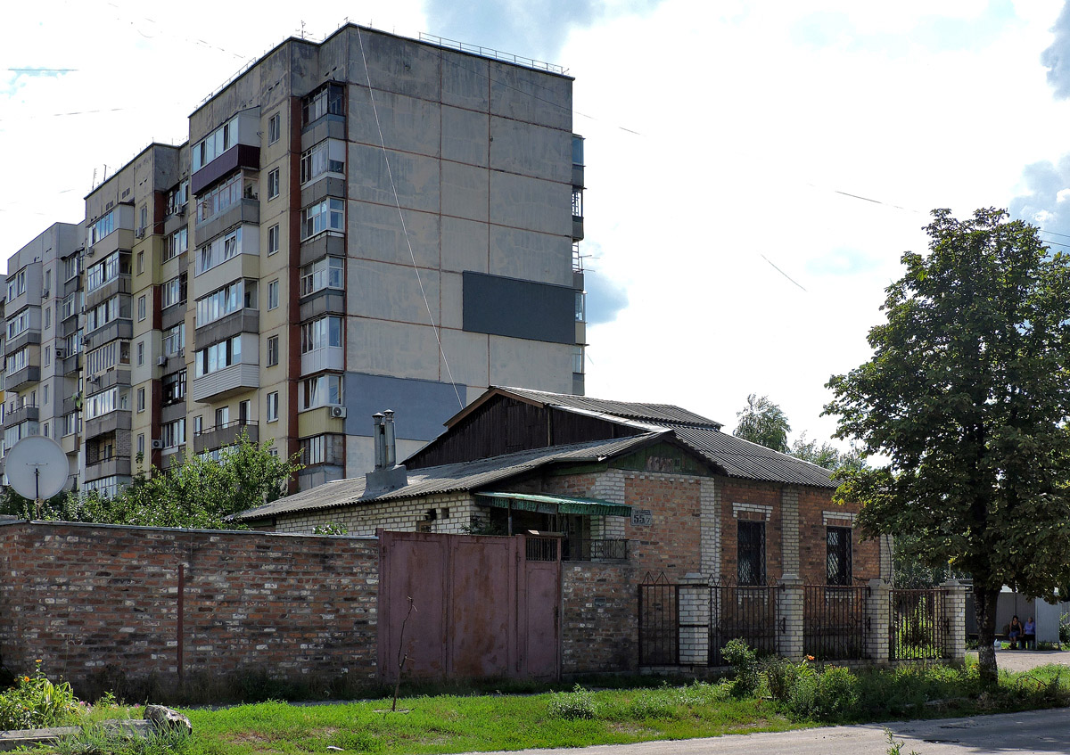 Харкiв, Улица Академика Богомольца, 55 / Лютовская улица, 7; Улица Академика Богомольца, 37