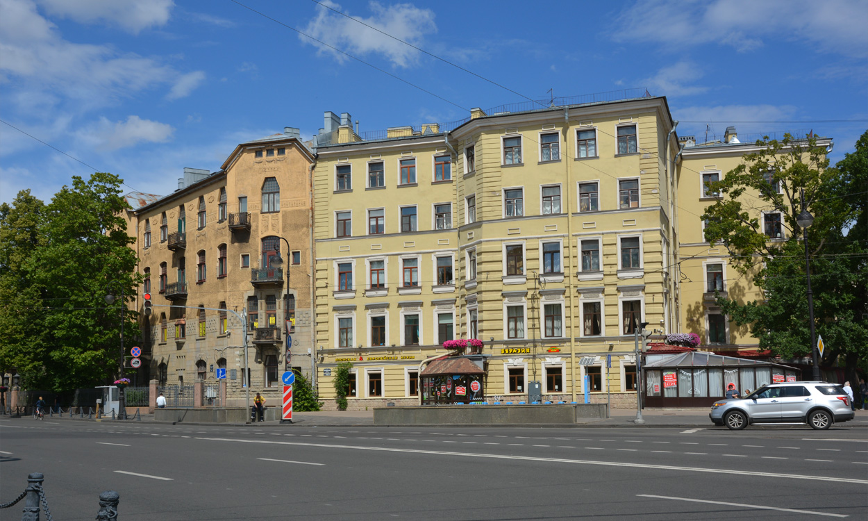 Санкт-Петербург, Кронверкский проспект, 13 / Крестьянский переулок, 2