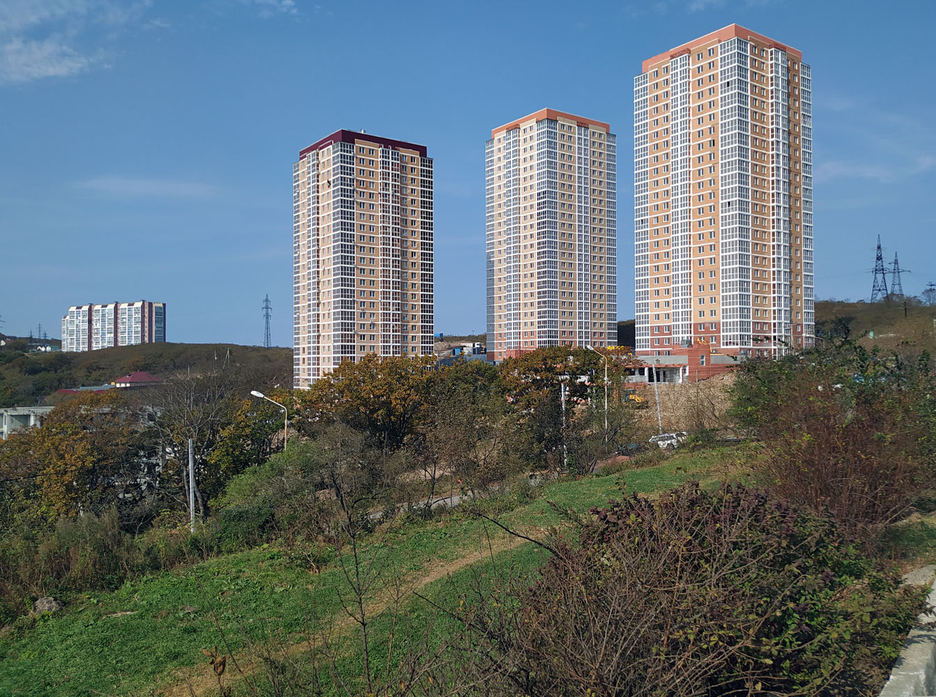 Владивосток, Феодосийская улица, 46; Можайская улица, 24