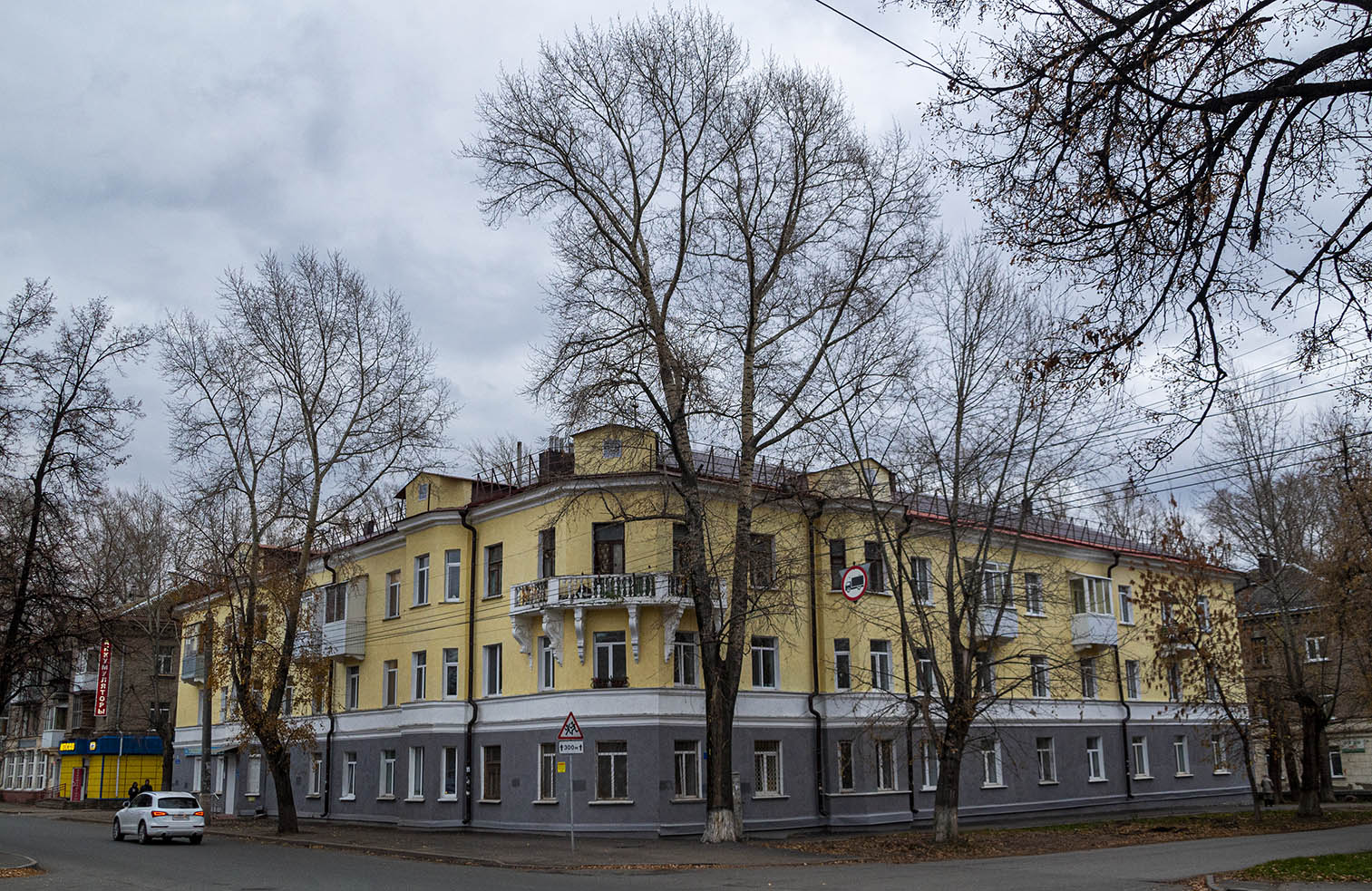 Ufa, Кольцевая улица, 80 / Улица Боткина, 14