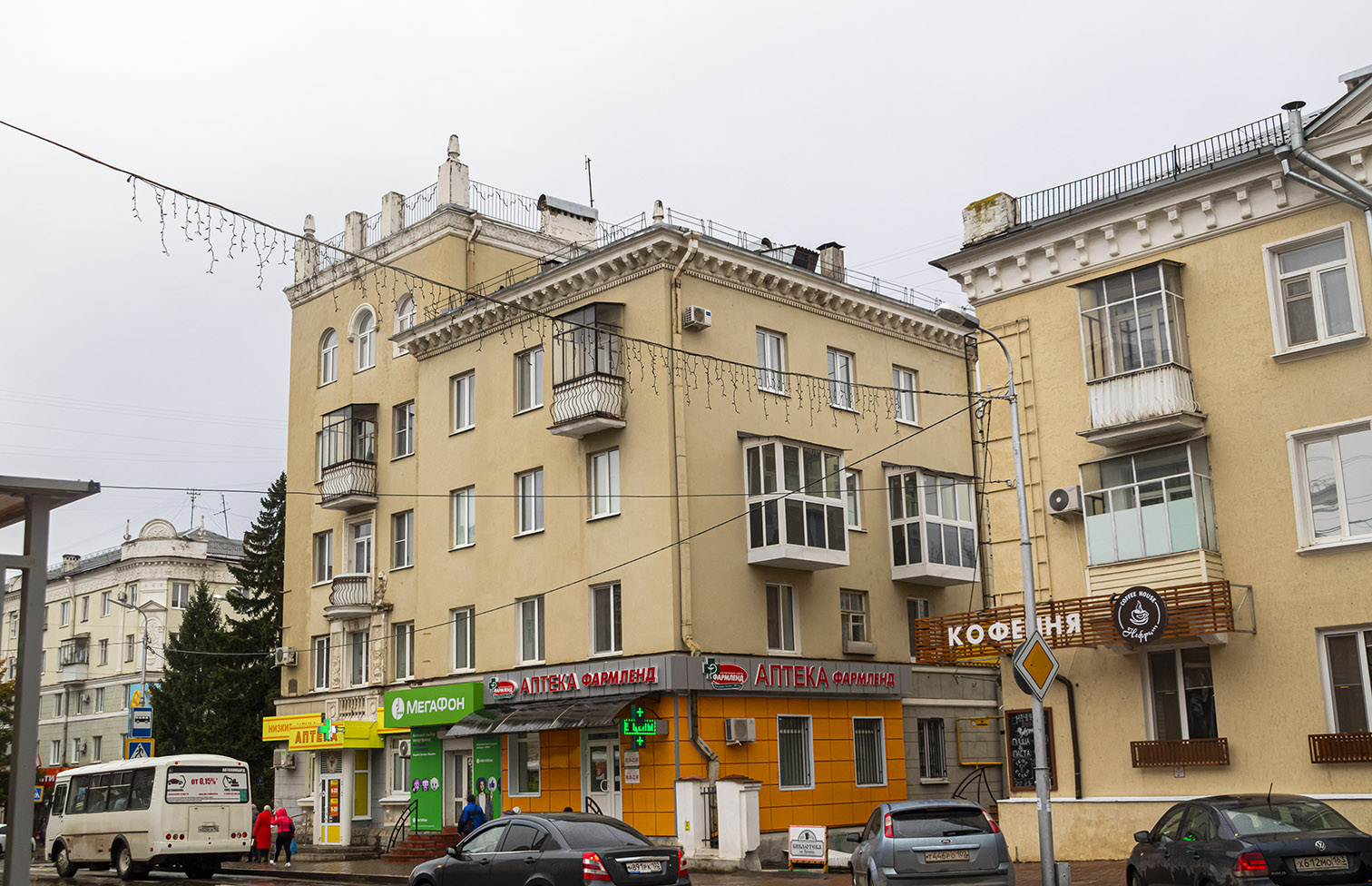 Oktyabrski, Улица Губкина, 25 / Проспект Ленина, 13