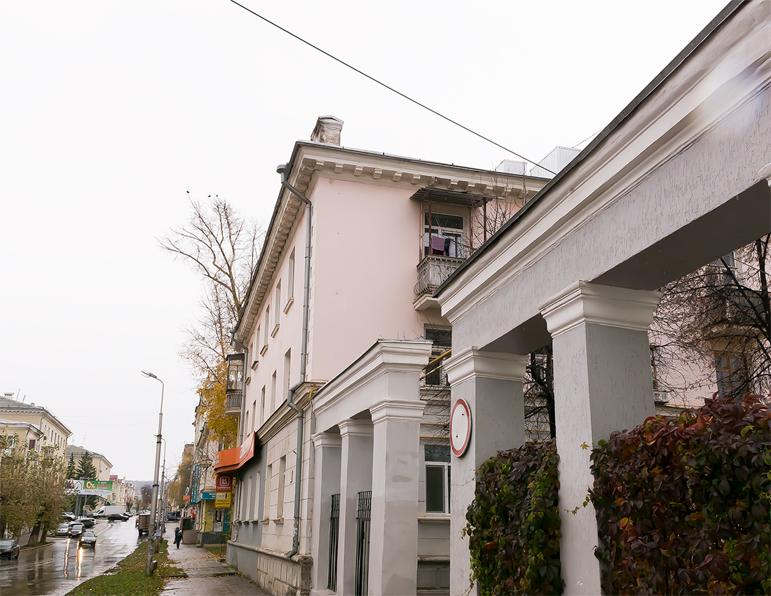 Oktyabrski, Улица Губкина, 22
