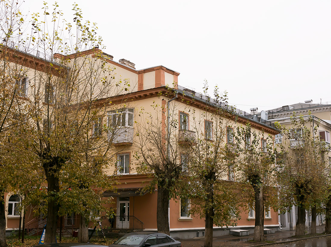 Октябрьский, Улица Губкина, 23