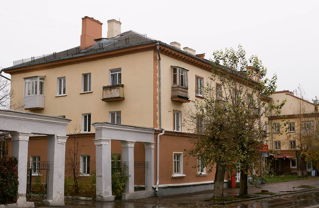 Октябрьский, Улица Губкина, 23