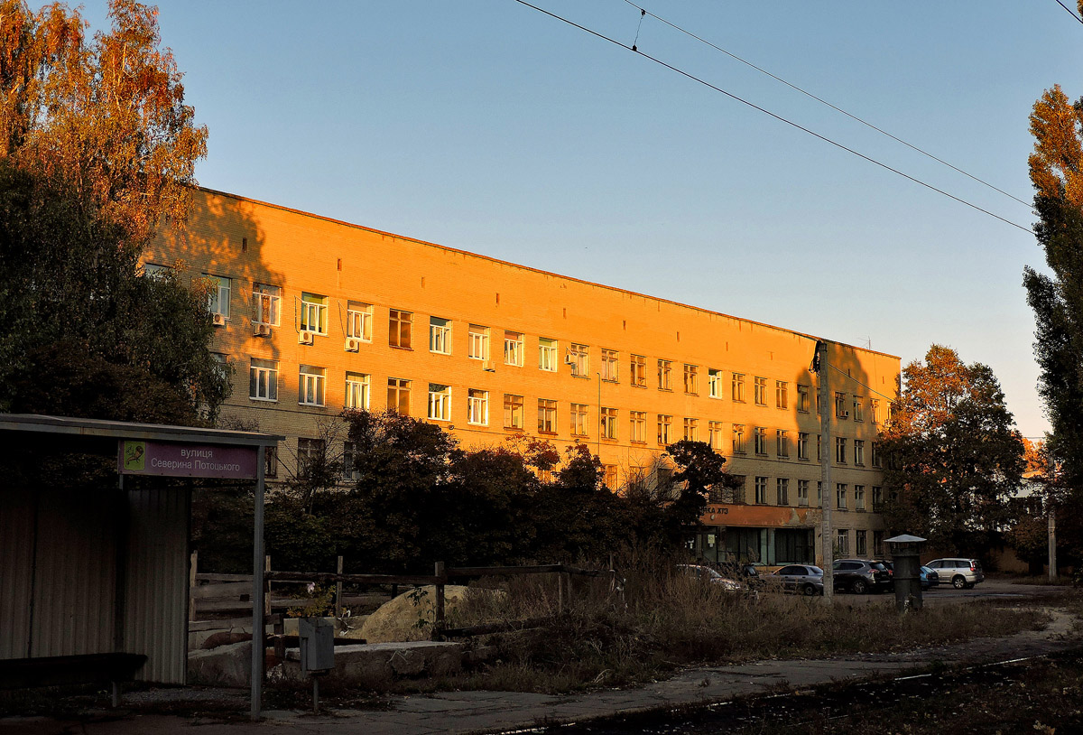 Харьков, Проспект Героев Харькова, 275 (поликлиника)