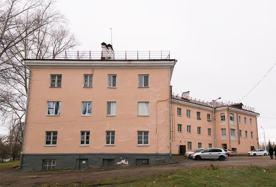 Уфа, Интернациональная улица, 1 / Улица Комарова, 2