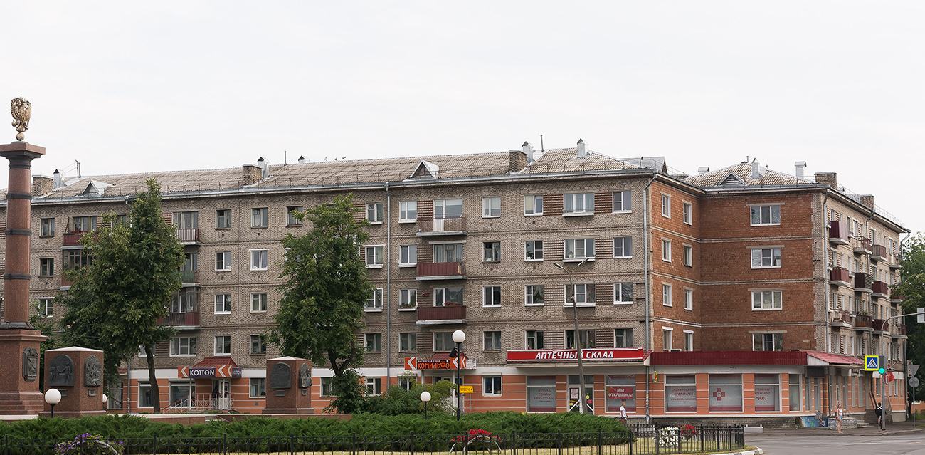 Pskov, Советская улица, 53; Советская улица, 53 / Кузнецкая улица, 15; Кузнецкая улица, 15