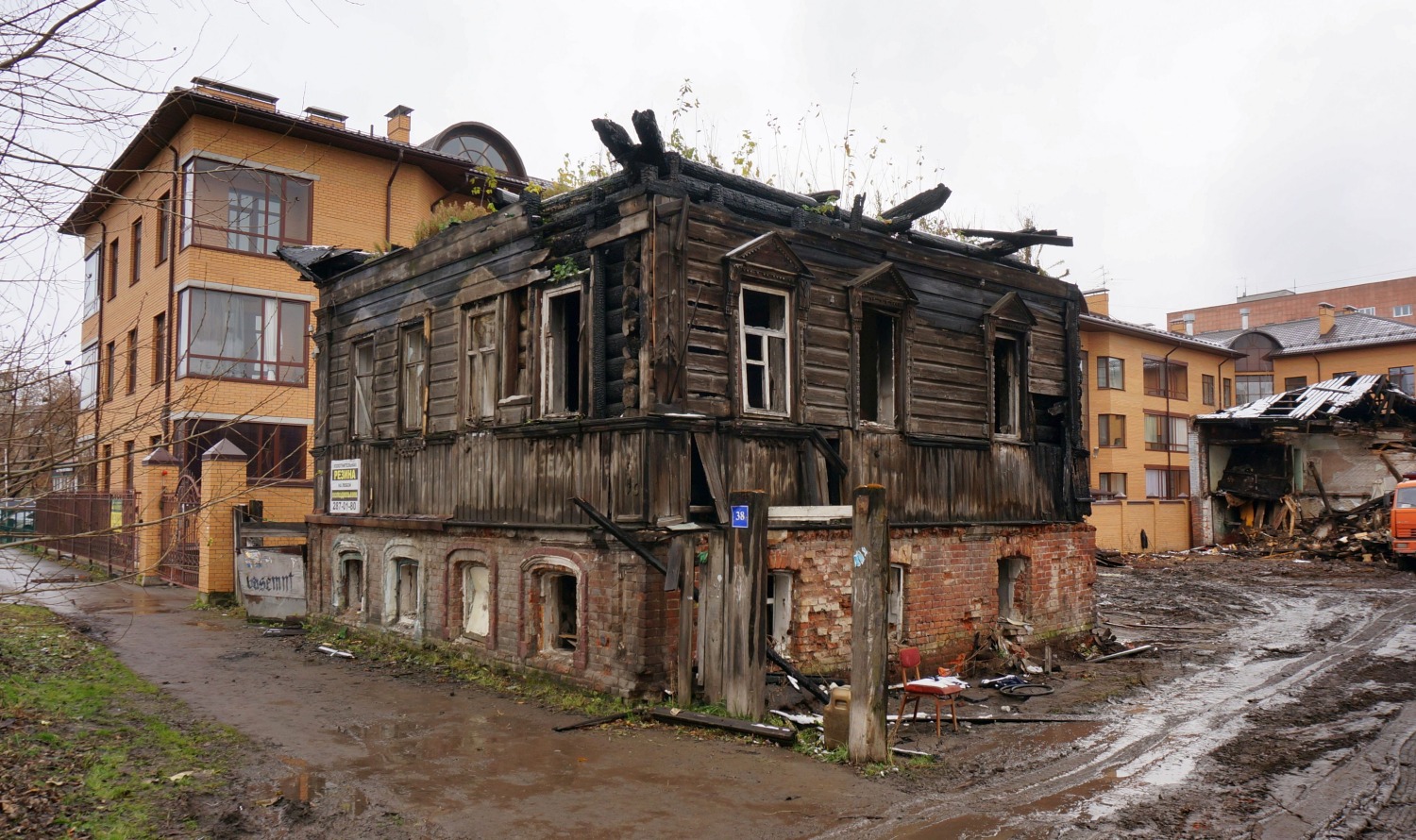 Пермь, Улица Окулова, 38; Улица Окулова, 37