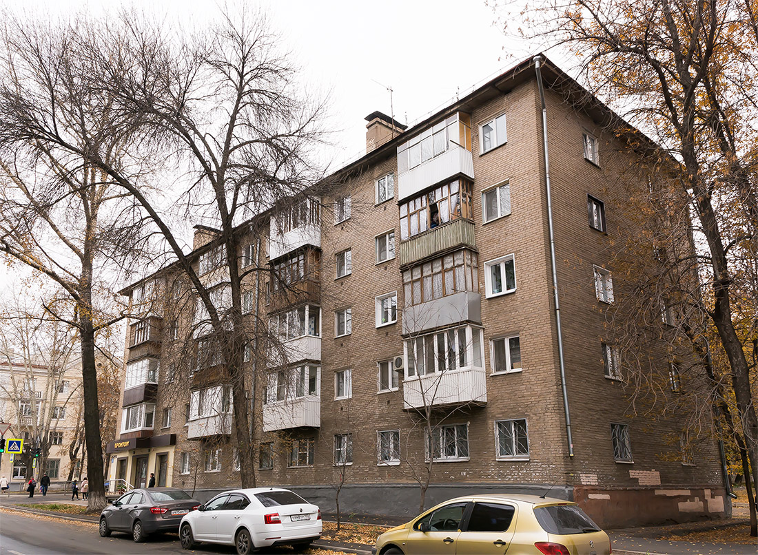 Уфа, Улица Калинина, 73 / Улица Александра Невского, 24